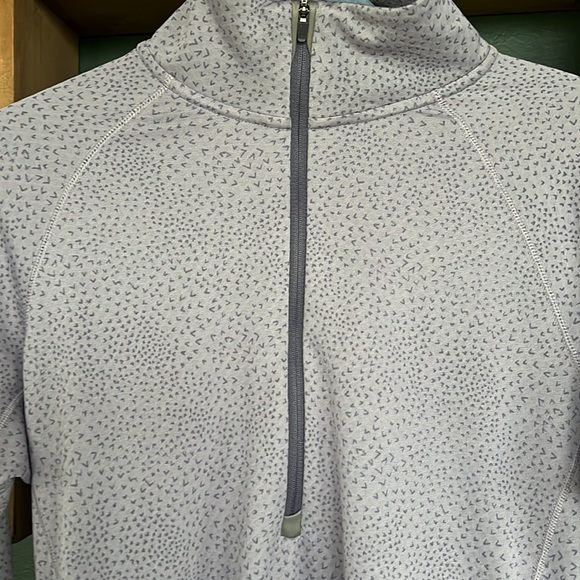Women’s Patagonia Quarter Zip. Purple, adorable heart-like pattern.Lightweight.M - Picture 3 of 8